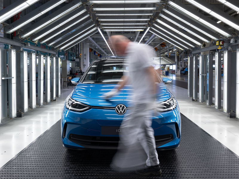 Volkswagen hat bisher noch keine konkreten Angaben zu den Kosten der IT-Panne und zum Ausmaß der Ausfälle gemacht. - Foto: Hendrik Schmidt/dpa