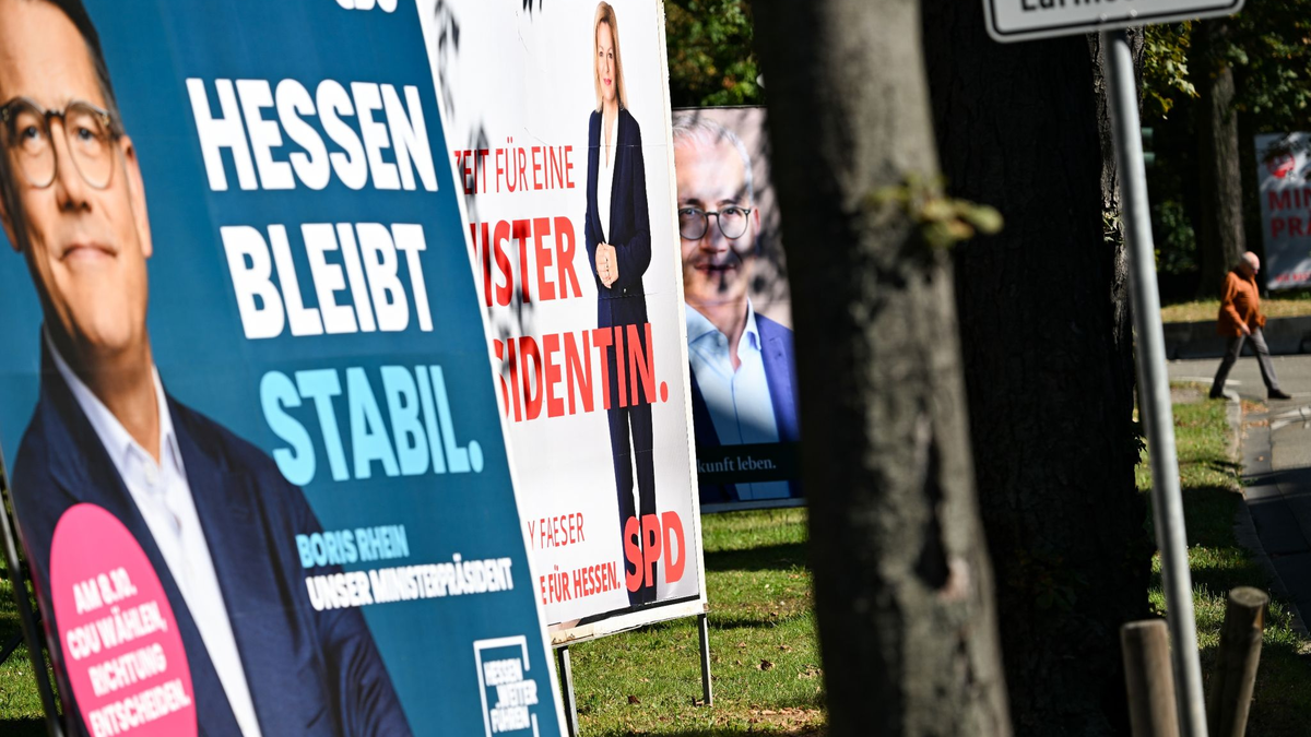Wahlplakate der Spitzenkandidaten in Hessen. - Foto: Arne Dedert/dpa