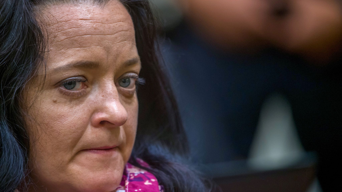 Ist nun Teil eines Neonazi-Aussteigerprogramms: die verurteilte NSU-Terroristin Beate Zschäpe. (Archivbild) - Foto: Peter Kneffel/dpa-Pool/dpa