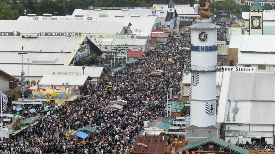 Die 188. Wiesn findet dieses Jahr vom 16. September bis 03. Oktober 2023 statt. - Bild: Felix Hörhager/dpa