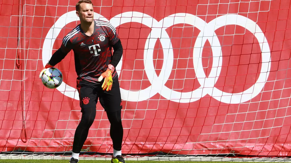 Torhüter Manuel Neuer ist ins Mannschaftstraining des FC Bayern München zurückgekehrt. - Bild: Mladen Lackovic/dpa