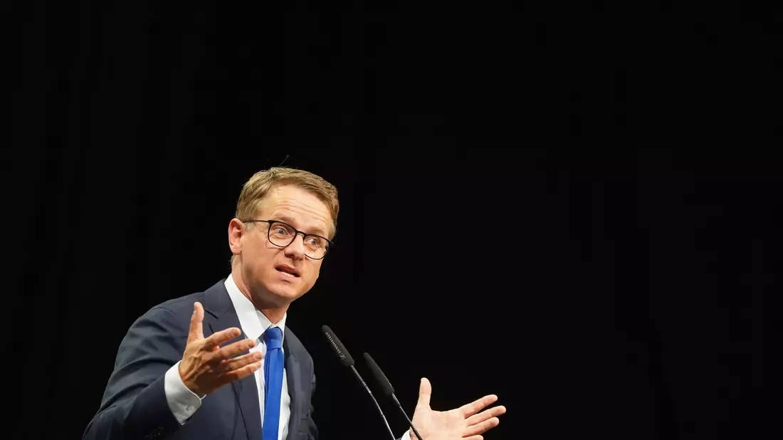 CDU-Generalsekretär Carsten Linnemann hat eine Idee präsentiert, mit der die Union dem Fachkräftemangel entgegenwirken will. Es geht um Rentnerinnen und Rentner. - Bild: Marcus Brandt/dpa