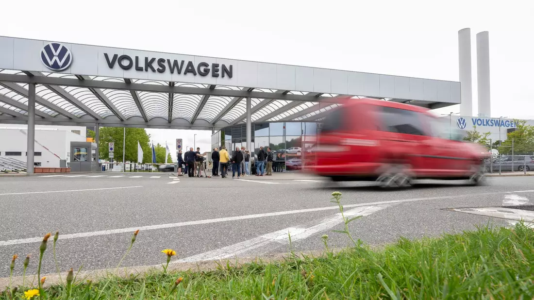 Gebaut werden soll das E-Auto Trinity in Zwickau. (Archivbild) - Bild: Hendrik Schmidt/dpa