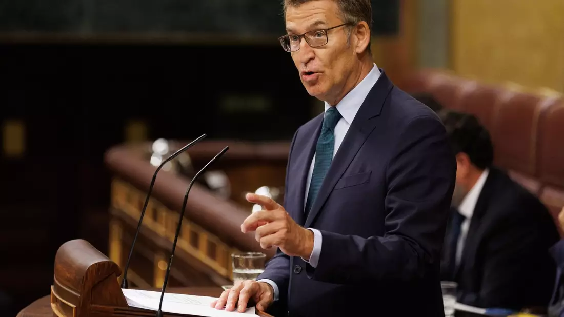 Bleibt aller Voraussicht nach Ministerpräsident: Pedro Sanchez (l.) - und Andoni Ortuzar, PNV-Präsident, im Unterhaus in Madrid. - Bild: Eduardo Parra/EUROPA PRESS/dpa