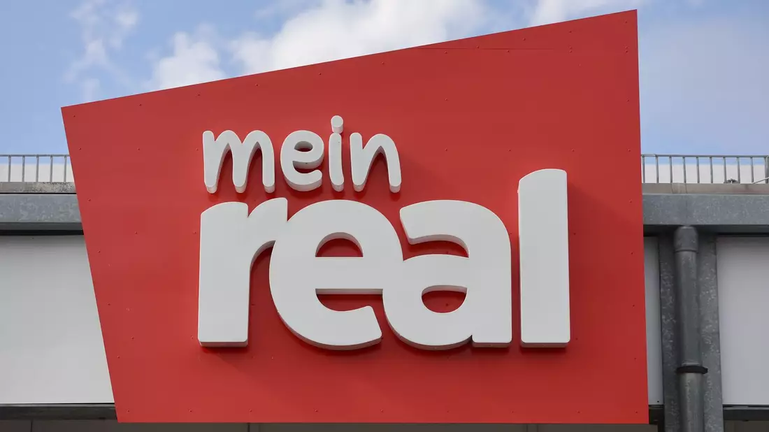Mehr als 5000 Beschäftigte sind von der Insolvenz bei Mein Real betroffen. - Bild: Matthias Bein/dpa