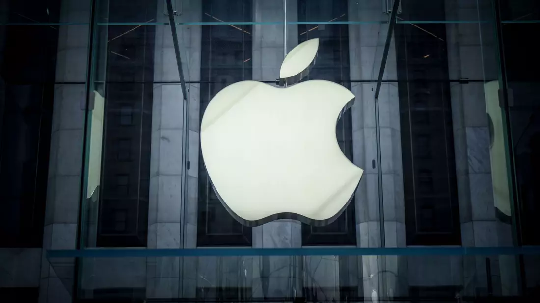 Die Deutsche Umwelthilfe verklagt Apple wegen irreführender Werbung (Archivbild) - Bild: Michael Kappeler/dpa