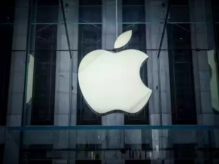 Die neue Werbung von Apple empörte viele Menschen. - Foto: Michael Kappeler/dpa