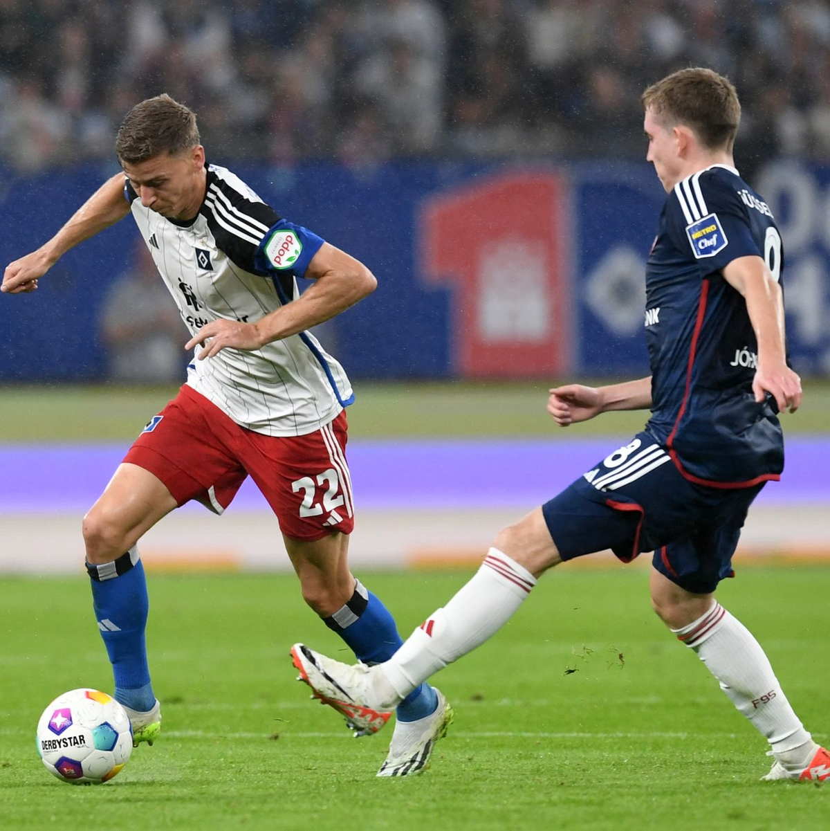 Der Hamburger SV sicherte sich vor heimischer Kulisse gegen Düsseldorf einen späten Heimsieg. - Foto: Daniel Bockwoldt/dpa