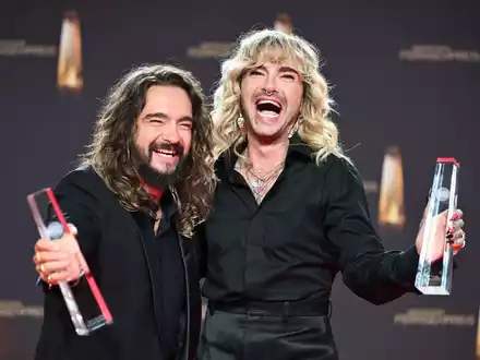 Die Musiker Tom (l) und Bill Kaulitz gewannen den Deutschen Fernsehpreis. - Foto: Henning Kaiser/dpa