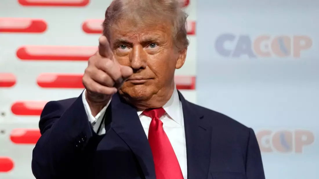 Donald Trump ist im US-Bundesstaat Georgia mit einer Anklage konfrontiert. - Bild: Jae C. Hong/AP/dpa