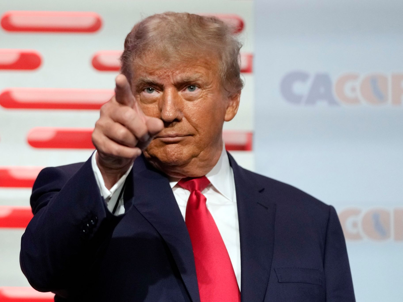 Der Republikaner Donald Trump gab sich ahnungslos mit Blick auf Loomers radikale Positionen. - Foto: Jae C. Hong/AP/dpa