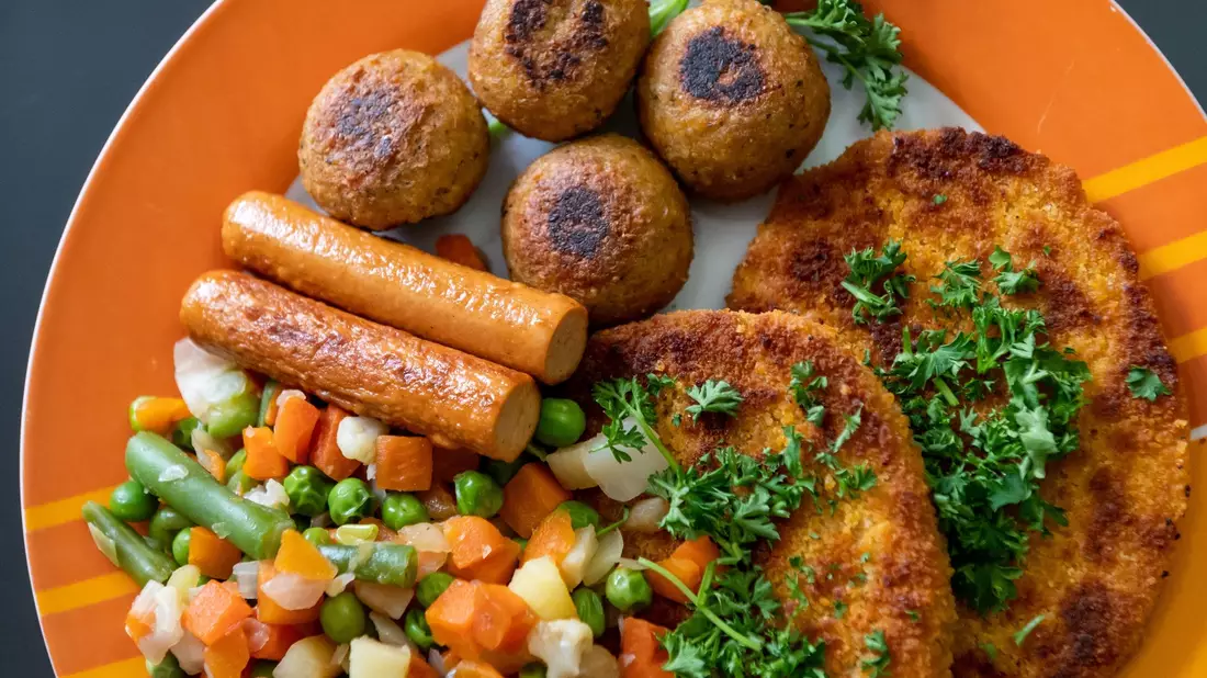 Vegetarische Ernährung ist besser für Klima und Tiere. - Bild: Silas Stein/dpa