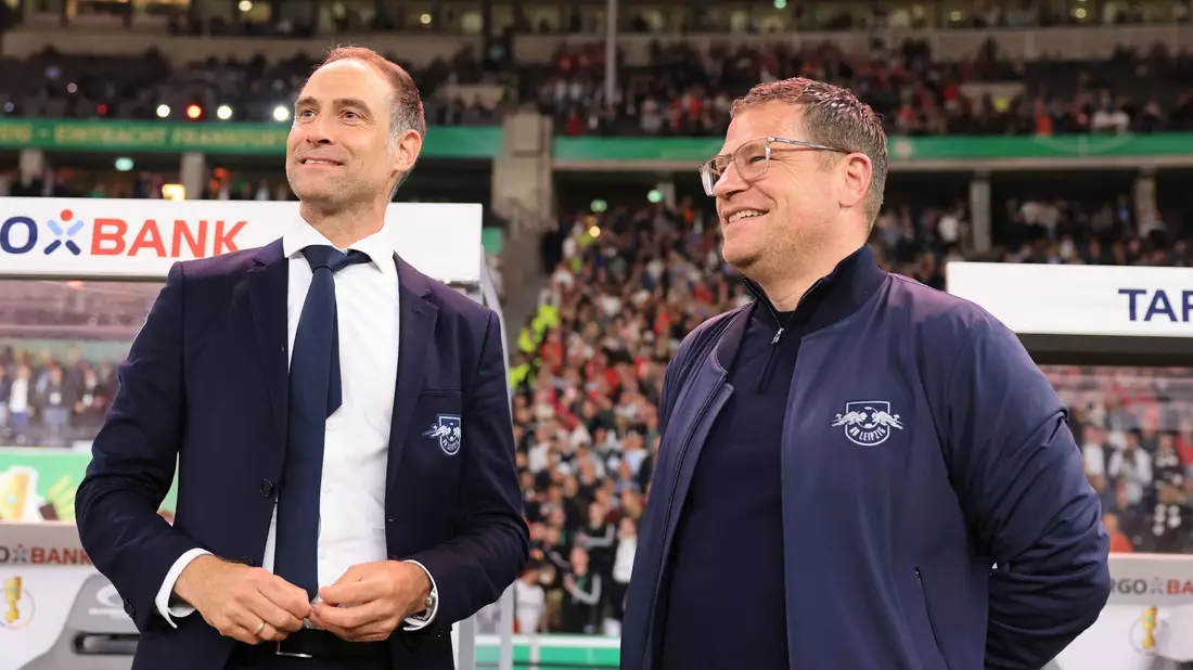 Max Eberl (r) und Oliver Mintzlaff. Eberl wurde am Freitag von seinen Aufgaben entbunden. - Bild: Jan Woitas/dpa