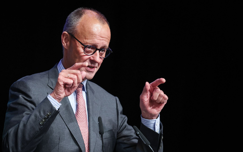 CDU-Chef Merz verteidigt seine Äußerungen zur Asylpolitik. - Foto: Ronny Hartmann/dpa