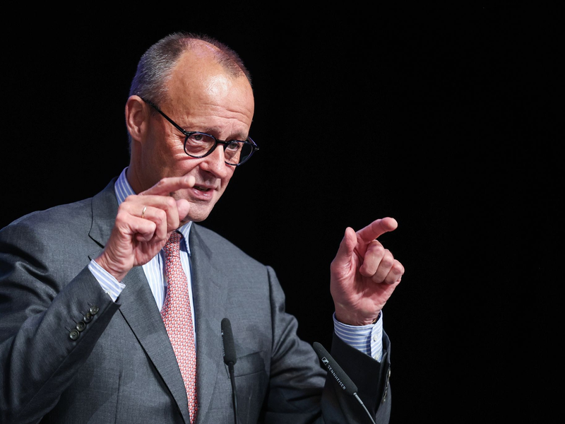 CDU-Chef Merz verteidigt seine Äußerungen zur Asylpolitik. - Foto: Ronny Hartmann/dpa