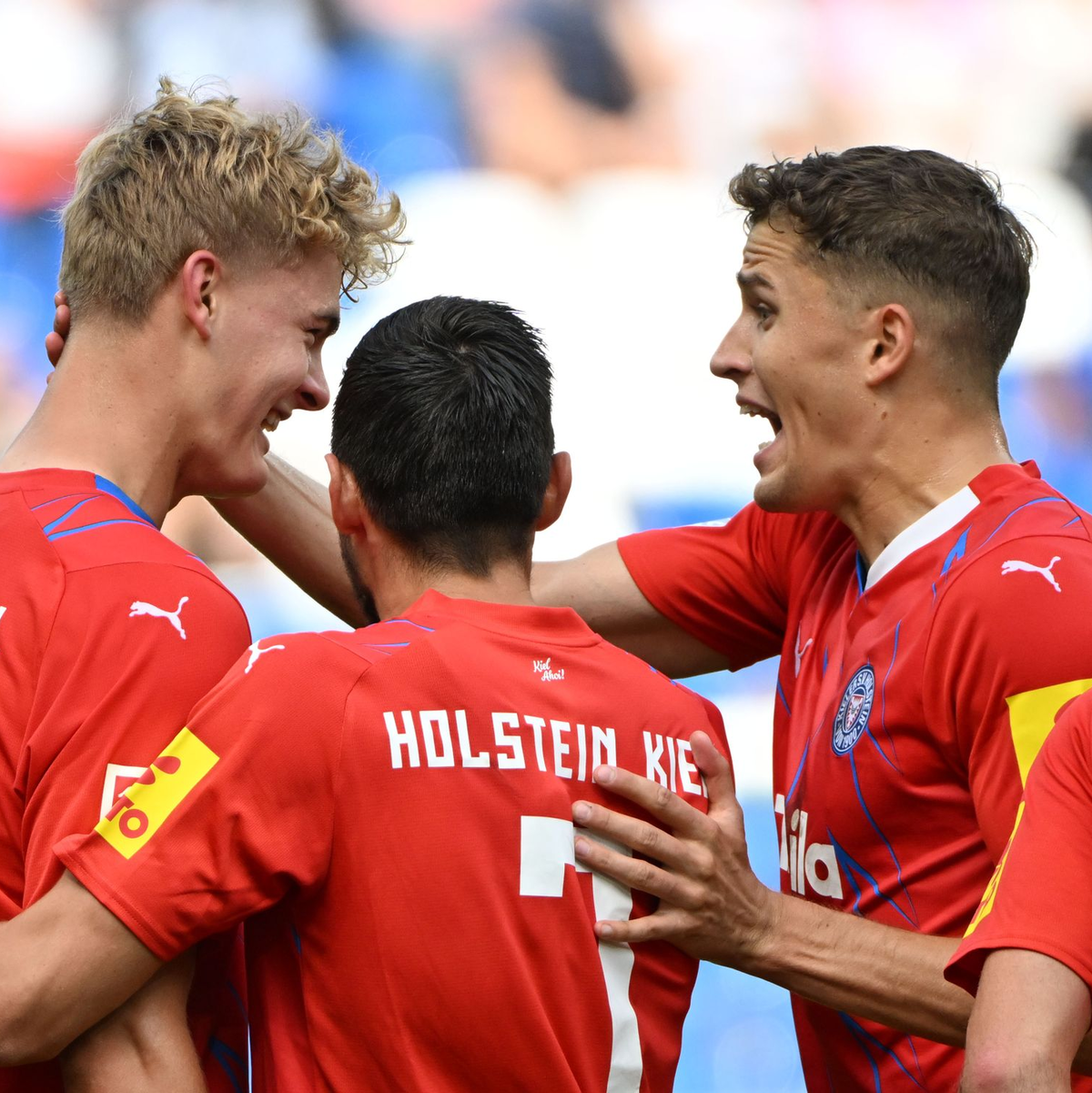 Holstein Kiel feierte einen Auswärtssieg beim KSC. - Foto: Uli Deck/dpa