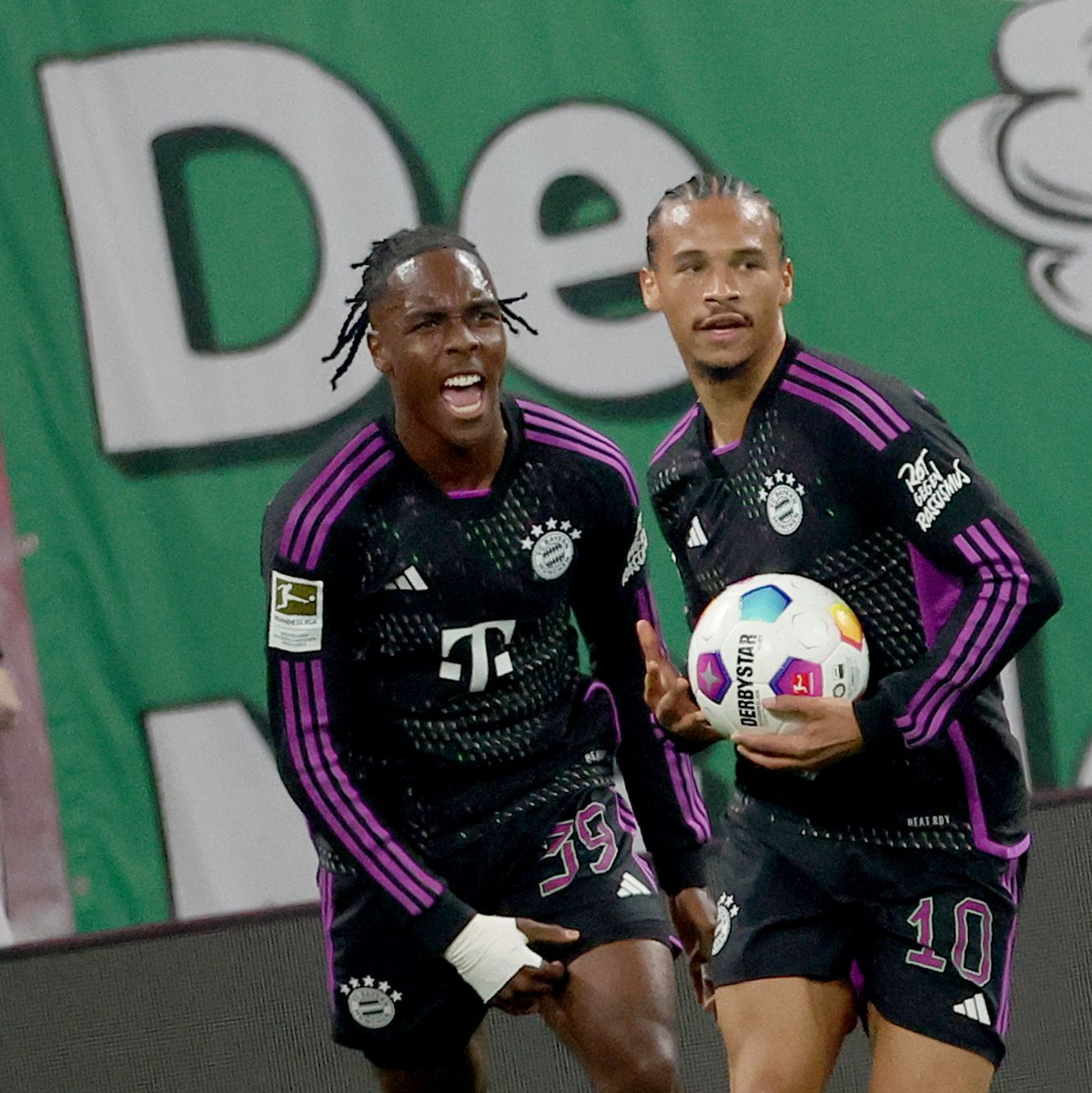 Zumindest einen Punkt konnten die Bayern um Torschütze Leroy Sané (r) mit aus Leipzig nehmen. - Foto: Jan Woitas/dpa