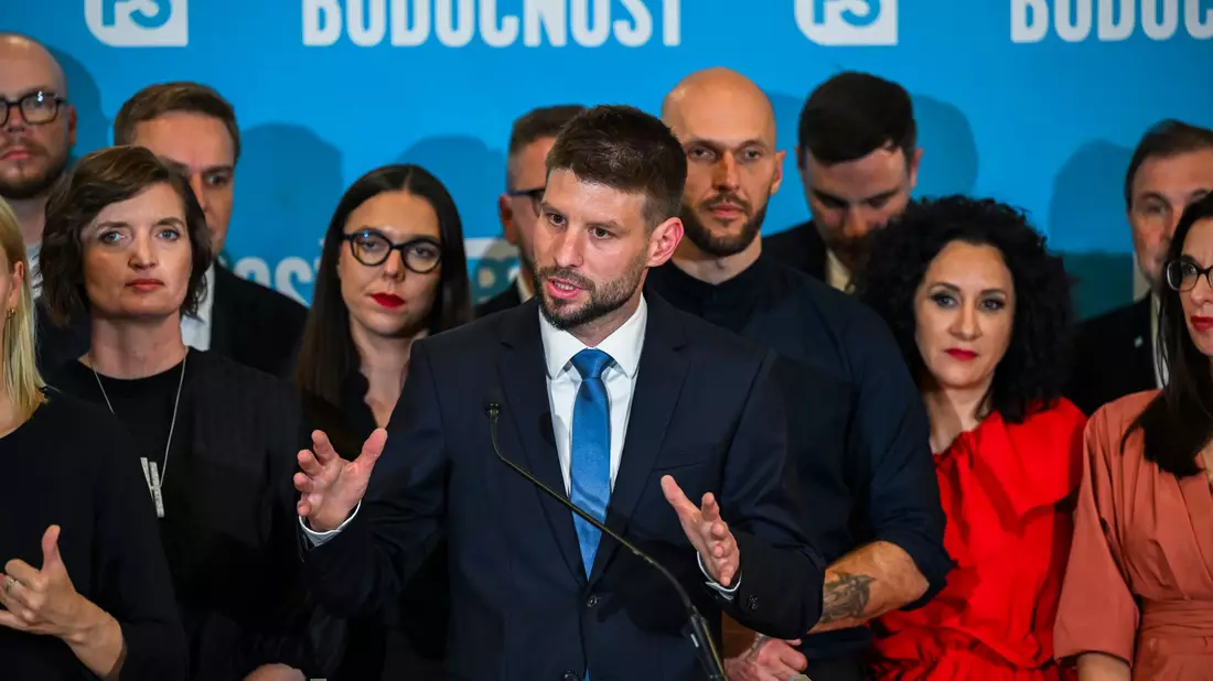 Michal Simecka (M), Parteivorsitzender der «Progressiven Slowakei» (PS), spricht bei einer Pressekonferenz in der Wahlnacht im Hauptquartier der Bewegung. - Bild: Jaroslav Nov·k/TASR/dpa