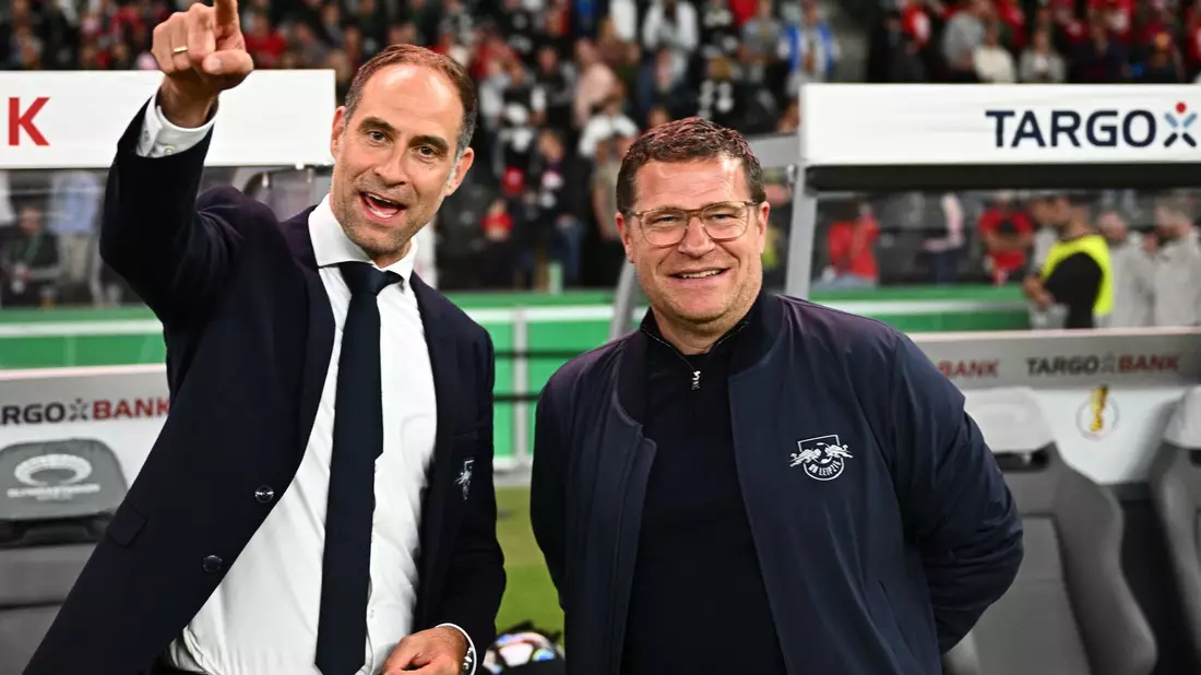 Laut Oliver Mintzlaff (l) sind Max Eberl und die Verantwortlichen von RB Leipzig nicht im Streit auseinandergegangen. - Bild: Tom Weller/dpa