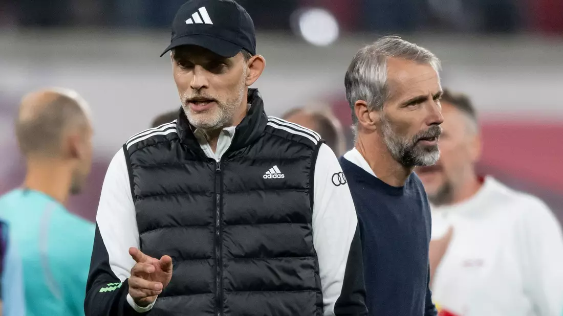 Bayern-Trainer Thomas Tuchel (l) sieht in der Bundesliga-Saison einen Mehrkampf um die Meisterschaft. - Bild: Hendrik Schmidt/dpa