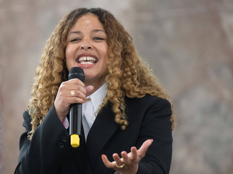 Sängerin Joy Denalane ist Mutter von zwei Söhnen. - Foto: Sebastian Christoph Gollnow/dpa POOL/dpa