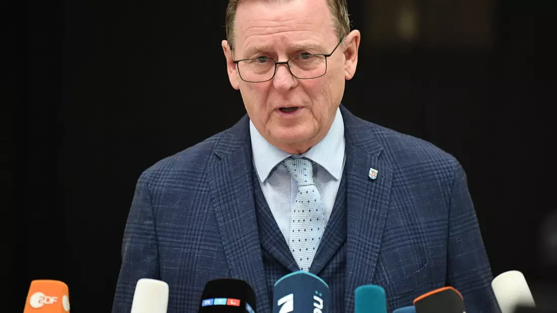«Wir müssen uns aber auch eingestehen, dass der Einheitsprozess weder strukturell noch in den Köpfen oder gar in den Herzen abgeschlossen ist», sagt Thüringens Ministerpräsident Bodo Ramelow. - Bild: Lukas Fortkord/dpa