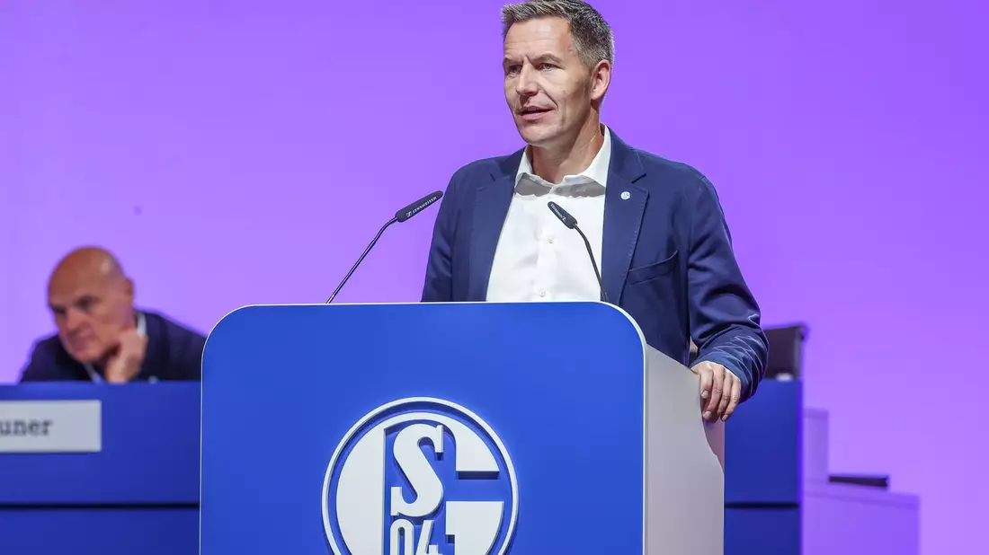 Er hat bestätigt, dass es auf Schalke einen neuen CEO gibt: Axel Hefer. - Bild: Tim Rehbein/dpa