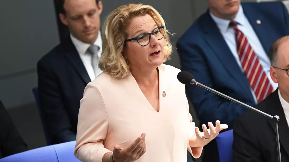 «Wir müssen Fluchtursachen bekämpfen, nicht Flüchtlinge. Niemand flieht freiwillig», sagt Entwicklungsministerin Svenja Schulze. - Bild: Britta Pedersen/dpa