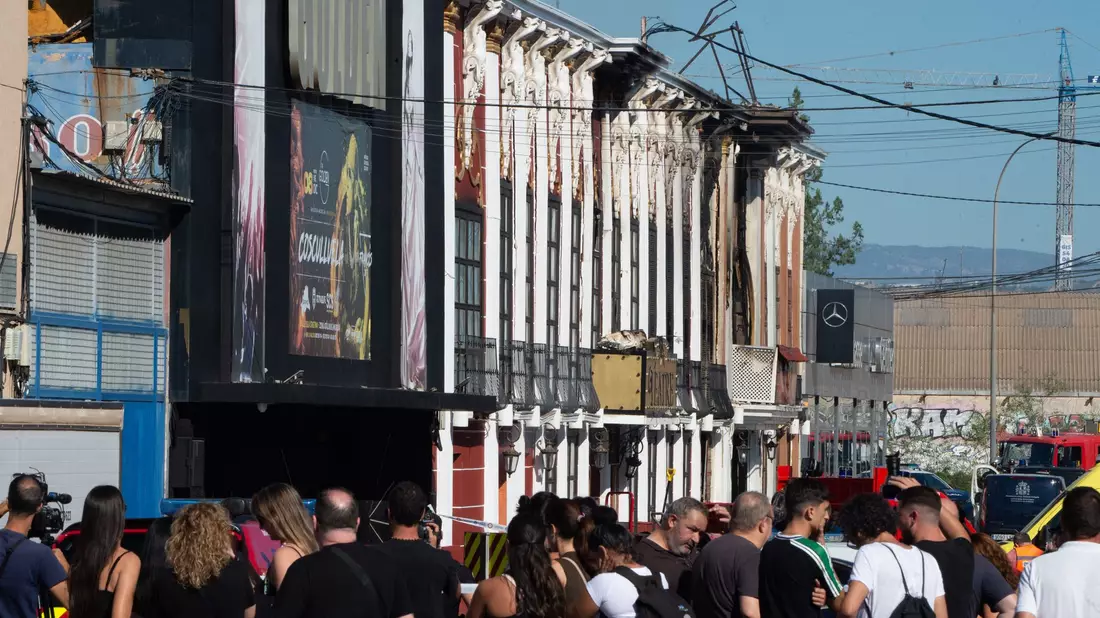 Die Flammen brachen nach den ersten Erkenntnissen in einer der drei Discos in Murcia aus und griffen nach amtlichen Angaben schnell auf die anderen Lokale über. - Bild: Javi Carrión/EUROPA PRESS/dpa