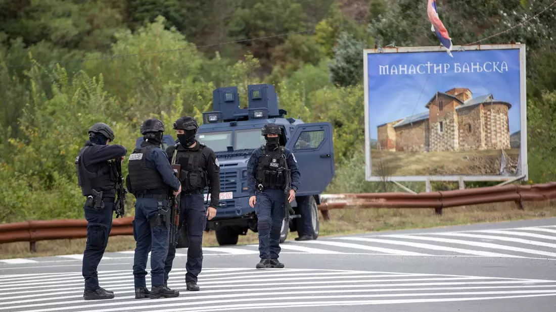 Der Angriff eines schwer bewaffneten serbischen Kommandotrupps in Banjska auf kosovarische Polizisten hat neue Spannungen ausgelöst. - Bild: Visar Kryeziu/AP/dpa
