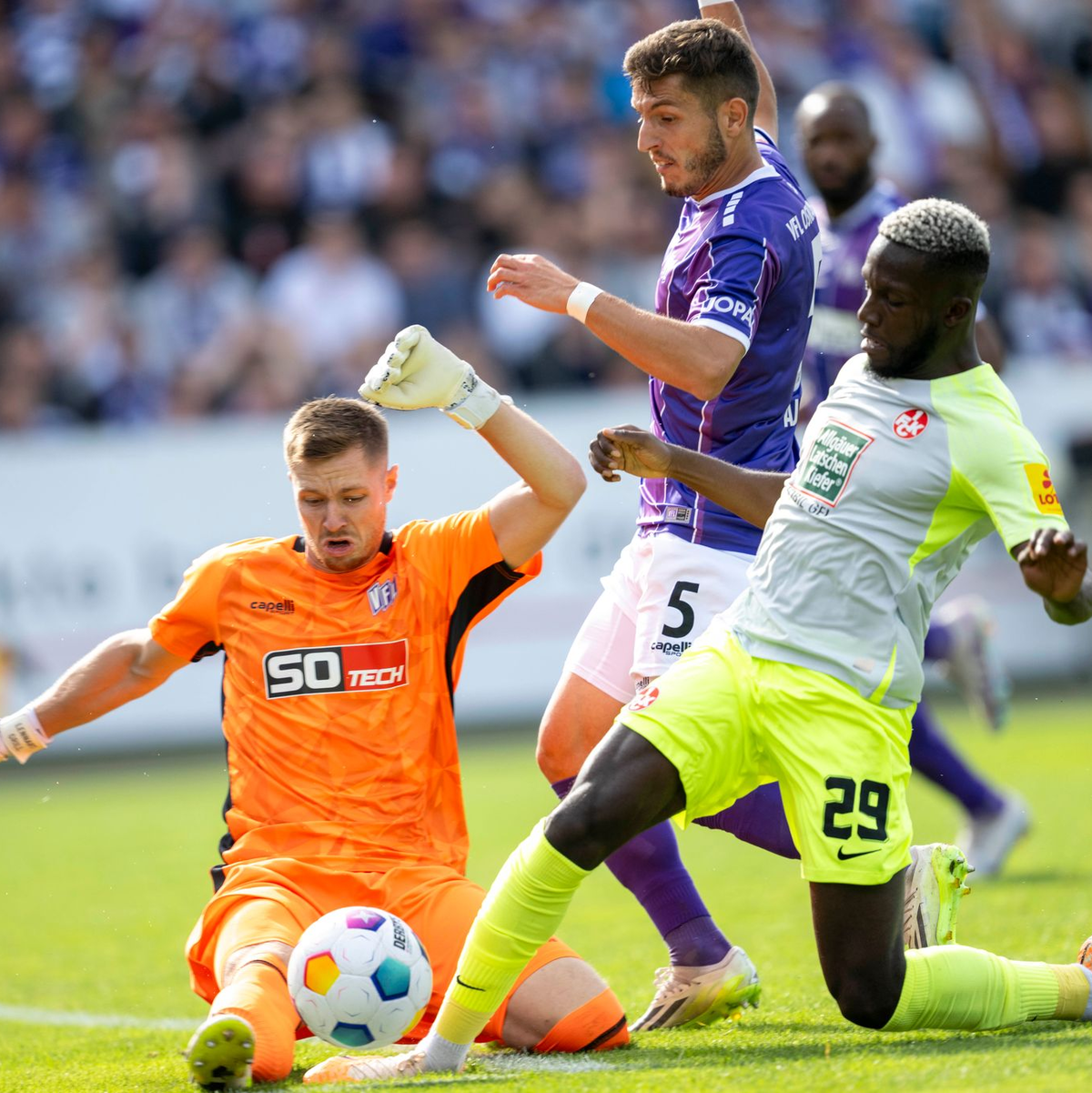 Kaiserlautern erzwang an der Bremer Brücke ein spätes Remis. - Foto: David Inderlied/dpa