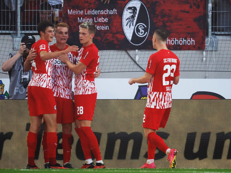 Marius Wolf erzielte das dritte Augsburger Tor. - Foto: Philipp von Ditfurth/dpa