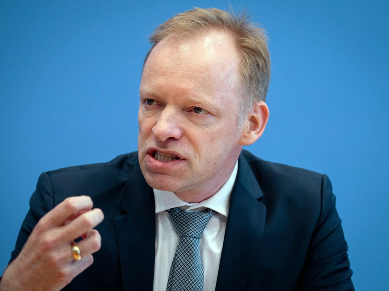 Clemens Fuest: Der Ifo-Chef sieht viele Baustellen in der deutschen Wirtschaftspolitik. (Archivbild) - Foto: Kay Nietfeld/dpa
