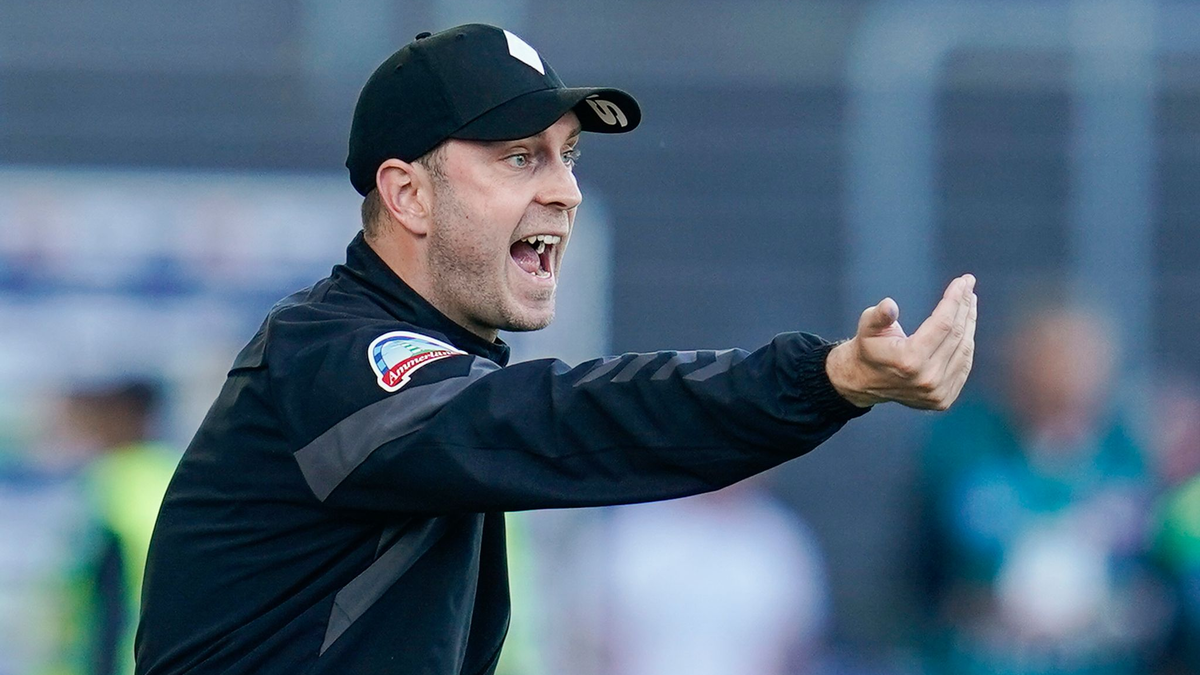 Bremens Trainer Ole Werner ist mit der Leistung seiner Mannschaft unzufrieden. - Foto: Uwe Anspach/dpa