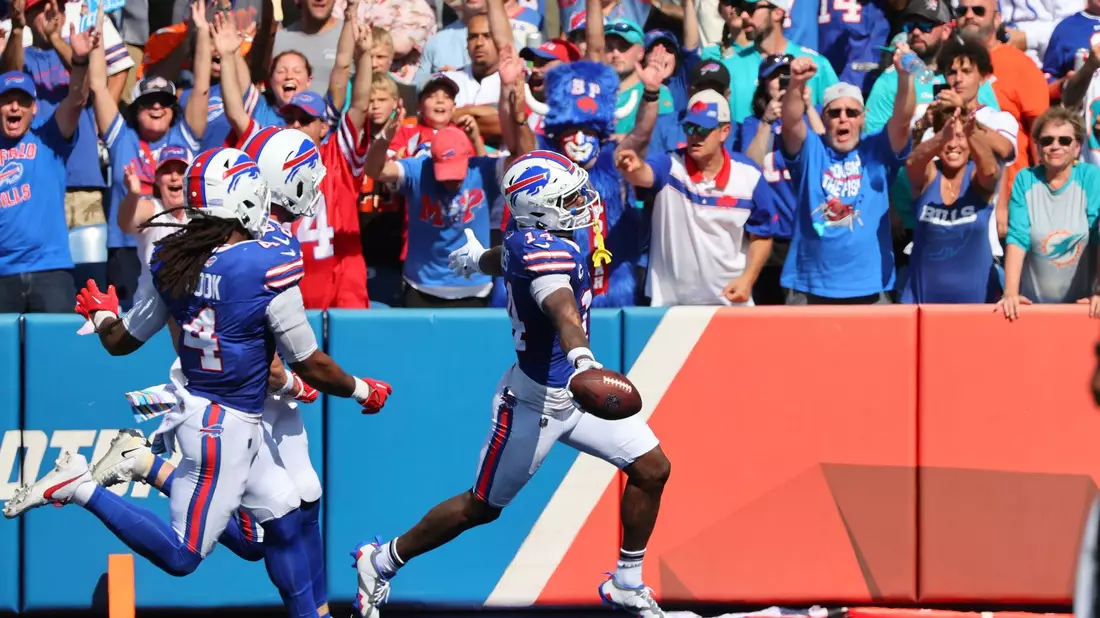 Buffalo Bills Wide Receiver Stefon Diggs (r) läuft in die Endzone für einen Touchdown. - Bild: Jeffrey T. Barnes/FR171450 AP/AP