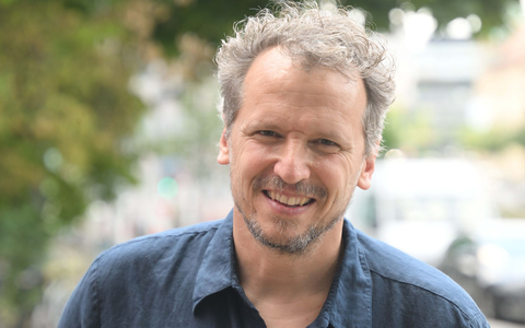 «Man muss sich gegen diesen Populismus wehren», sagt der Regisseur Marcus H. RosenmĂŒller. - Foto: Felix Hörhager/dpa «Man muss sich gegen diesen Populismus wehren», sagt der Regisseur Marcus H. RosenmĂŒller. - Foto: Felix Hörhager/dpa