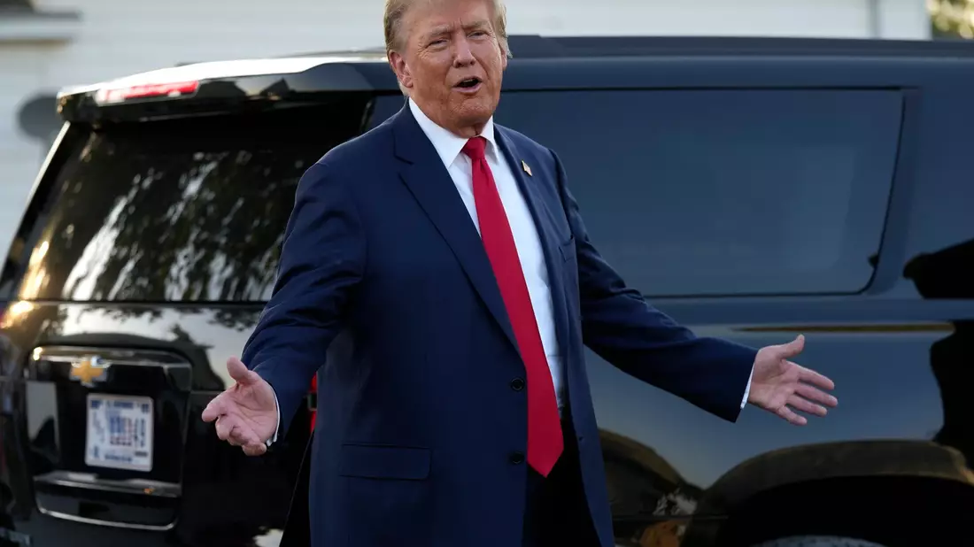 Auf dem Spiel steht für Donald Trump unter anderem die Kontrolle über mehrere Immobilien im Bundesstaat New York. - Bild: Charlie Neibergall/AP