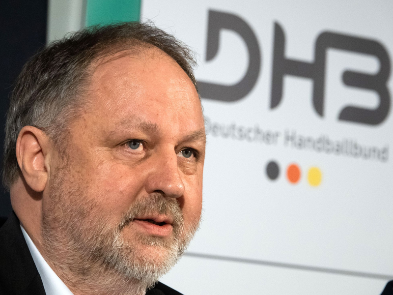 DHB-Präsident Andreas Michelmann kritisiert, dass die Handball-WM der Frauen live nur im Internet gezeigt wird. - Foto: David Hutzler/dpa