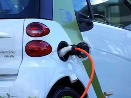 Elektroauto - Foto: https://pixabay.com/photos/electric-car-car-electric-vehicle-1458836
