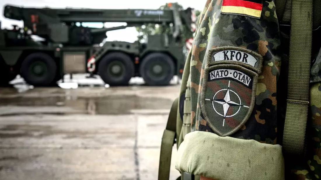 Die KFOR war 1999 nach einer Nato-Intervention gegen Serbien ins Kosovo eingerückt. - Bild: Sina Schuldt/dpa