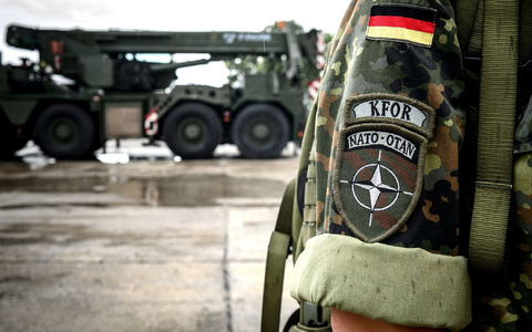 Die KFOR war 1999 nach einer Nato-Intervention gegen Serbien ins Kosovo eingerückt. - Foto: Sina Schuldt/dpa
