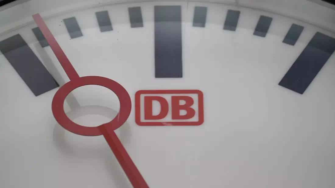 Als für die Pünktlichkeit besonders schwierige Zeit stellte sich in den vergangenen beiden Jahren vor allem der Sommer heraus. - Bild: Robert Michael/dpa