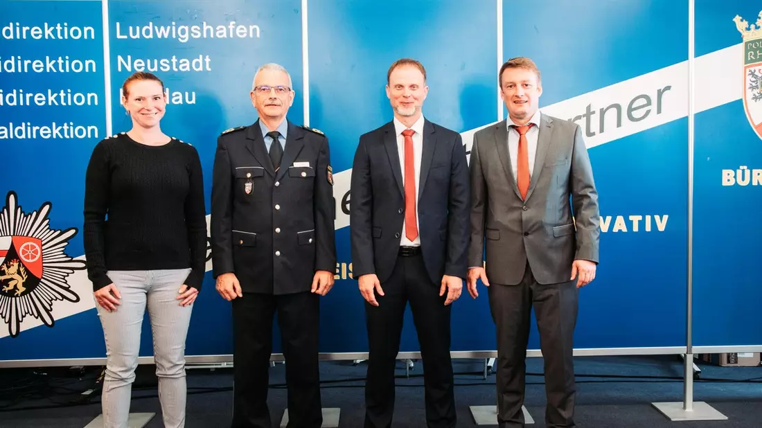 FW-E: Sicherheit durch Schulung - Übung der Feuerwehr Essen auf dem Gelände der Messe Essen - Bild: presseportal.de