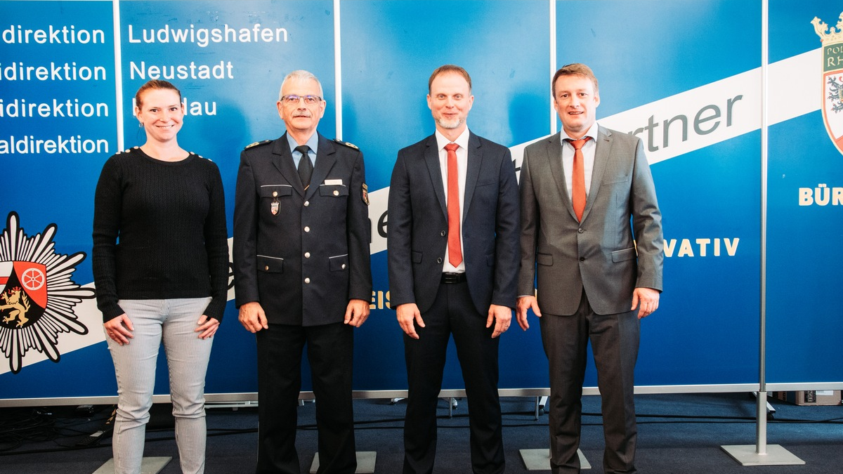 FW-E: Sicherheit durch Schulung - Übung der Feuerwehr Essen auf dem Gelände der Messe Essen - Foto: presseportal.de