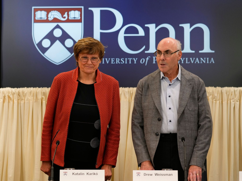 Katalin Kariko und Drew Weissman werden in diesen Jahr mit dem Nobelpreis für Medizin ausgezeichnet. - Foto: Matt Rourke/AP/dpa