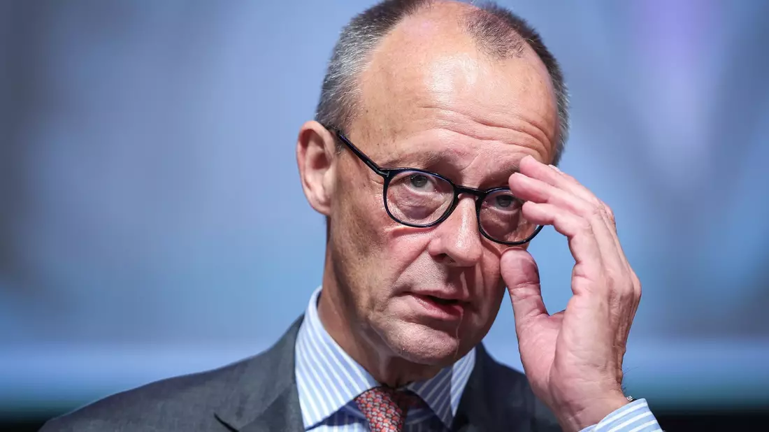 Friedrich Merz spricht auf dem CDU-Landesparteitag Sachsen-Anhalts. - Bild: Ronny Hartmann/dpa
