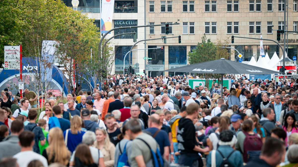 Hamburg richtet in diesem Jahr die Feierlichkeiten zum Tag der Deutschen Einheit aus. - Foto: Jonas Walzberg/dpa
