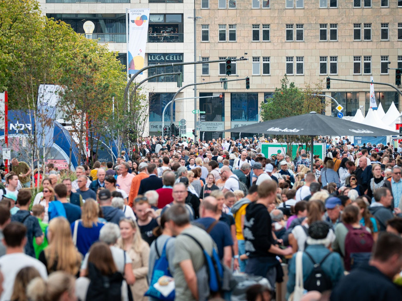 Hamburg richtet in diesem Jahr die Feierlichkeiten zum Tag der Deutschen Einheit aus. - Foto: Jonas Walzberg/dpa