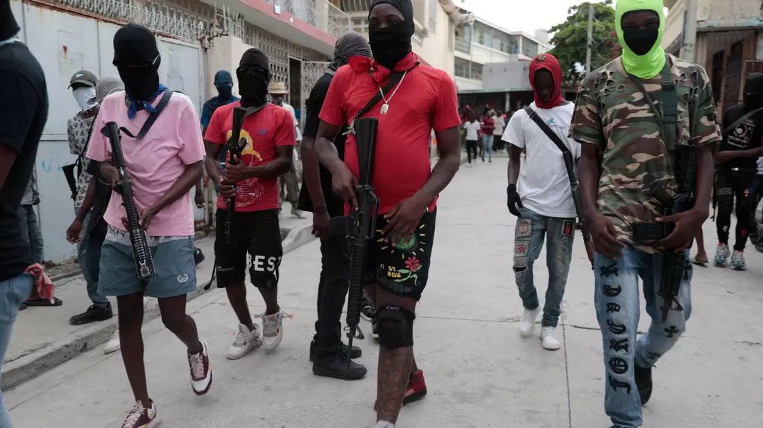 Haiti leidet seit Jahren unter Kämpfen zwischen Banden. - Bild: Odelyn Joseph/AP
