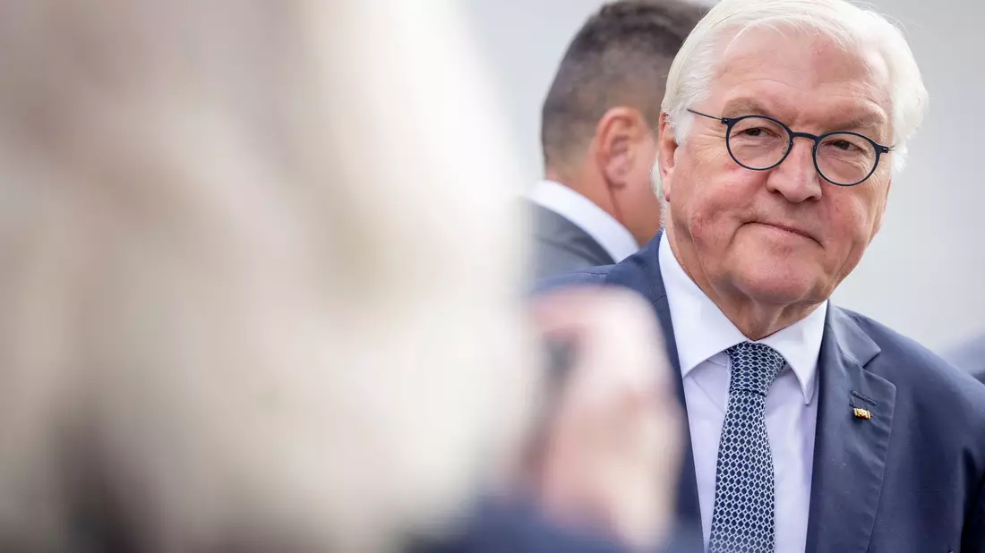 Frank-Walter Steinmeier hat sich zu der Debatte rund um die Flüchtlingsaufnahme in Deutschland geäußert. - Bild: Christoph Reichwein/dpa